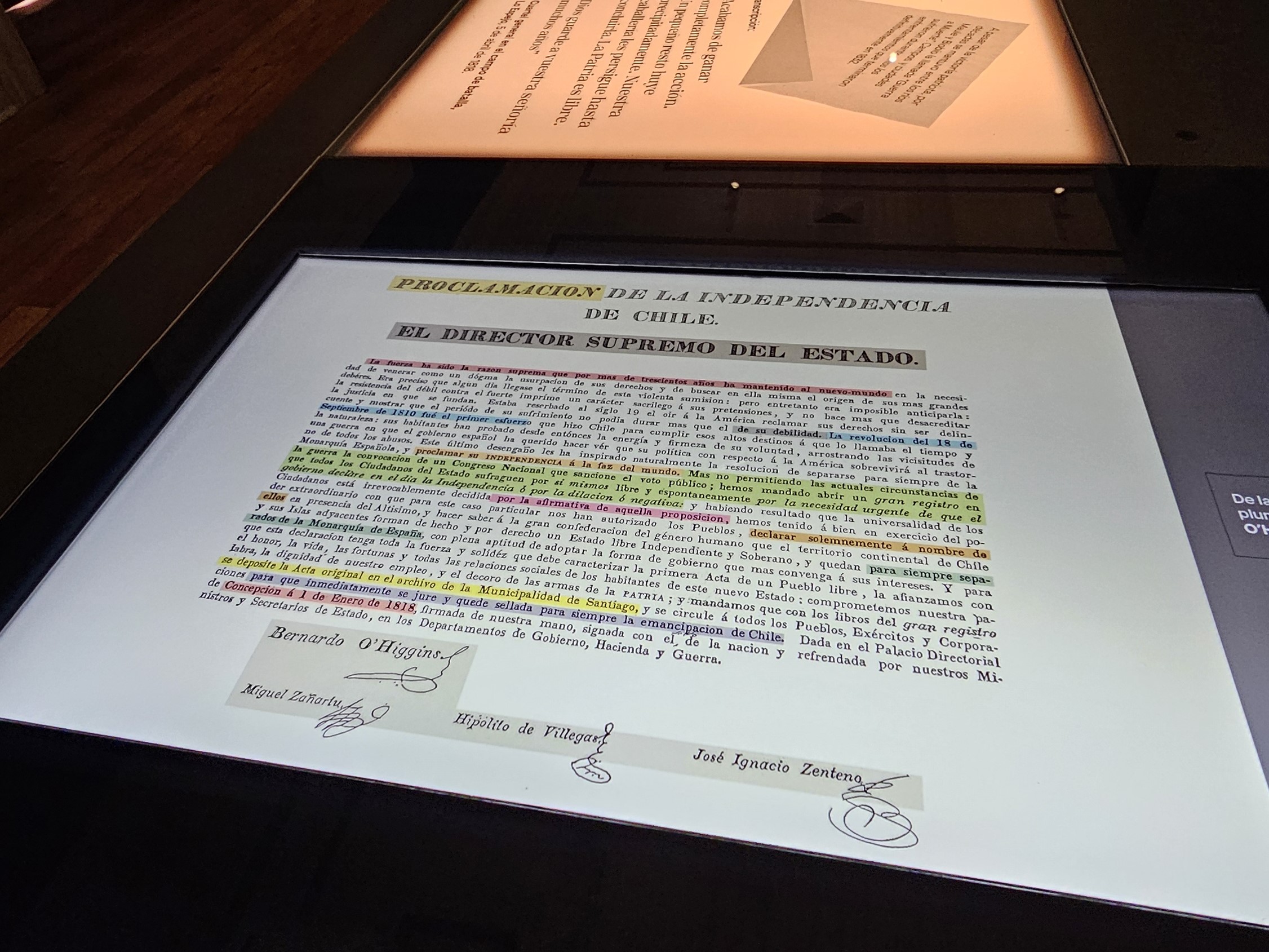 fotografía de pantalla con información de documentos sobre el tratado de independencia